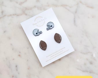 2-PACK | SKRÄDDARSYDDA Örhängen i Polymer Clay för Fotbollshjälm | Lätta, unika och roliga örhängen för fotbollsspelare, sportfans | Handgjorda