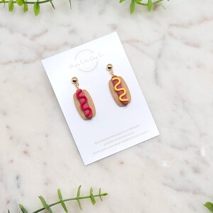 Pendants d'oreilles en argile pour hot-dog | Jolies boucles d'oreilles estivales du 4 juillet | Bijoux miniatures fantaisie amusants pour grignoter | Cadeau gourmand | Fait main