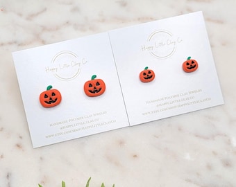 Mini orecchini a bottone in argilla a forma di zucca di Halloween / Orecchini carini a forma di zucca / Orecchini spettrali autunnali in argilla / Fatti a mano