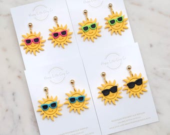 Pendientes colgantes de arcilla con diseño de gafas de sol / Bonitos pendientes de verano / Divertidos pendientes de playa / Joyas de isla oceánica costera / Regalo para amantes de la moda / Hechos a mano