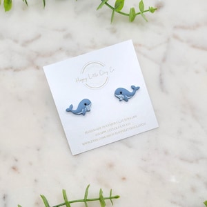 Buckelwal Ton Ohrstecker | Niedliche Ozean Tier Ohrringe | Sommer Ohrringe | Küsten Strand Schmuck | Geschenk für Tierliebhaber | Handgefertigt