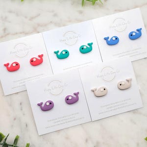 Wal Polymer Clay Ohrstecker | Niedliche Ozean Tier Ohrringe | Sommer Ohrringe | Küsten Strand Schmuck | Geschenk für Tierliebhaber | Handgefertigt