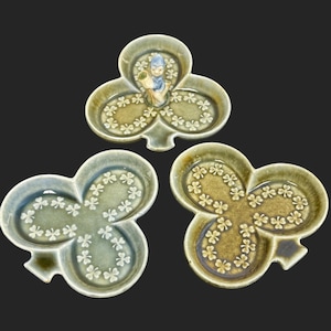 3 Platos de baratijas vintage de Wade Ireland con trébol, duende y hada de porcelana irlandesa