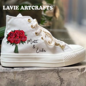 Custom Converse platform, geborduurd bruidsboeket inspireren schoenen, bruids Converse, aangepaste bruid sneakers, aangepaste bruiloft sneakers platform