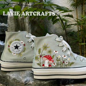 Mushroom Embroidered Converse, Converse Daisy Flower Embroidered, Converse Embroidered Flower, Converse Spacehippie, Converse Chuck Taylor