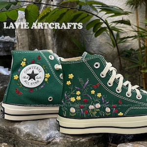 Daisy Meadow, Buttercup Flower Embroidered Converse, Green Converse Embroidered Flower, Floral Embroidery, Custom Converse High Tops Bordado