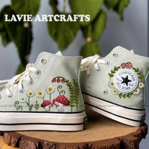 Converse custom geborduurde paddenstoelen, geborduurde madeliefjebloem sneaker, aangepaste Converse high-tops, geborduurde sneakers paddenstoelen