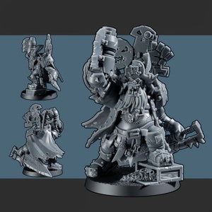 Puede incluir: Una miniatura de plástico gris de un personaje de fantasía, un capitán pirata, sosteniendo un arma y un cofre del tesoro. La figura lleva un abrigo desgarrado y un sombrero de pirata.