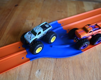 Blue 4-Lane to 2-Lane Track Connector: Hot Wheels Compatible
