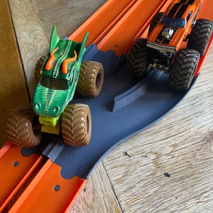 Hot Wheels Track Connector: 4-Lane to 2-Lane Racing Component