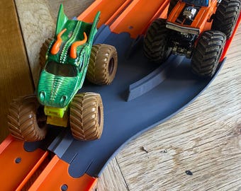 Hot Wheels Track Connector: 4-Lane to 2-Lane Racing Component