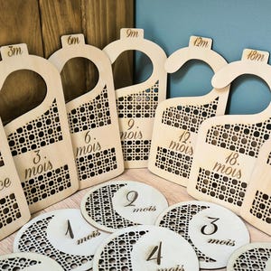 Children&#39;s wicker wardrobe divider hanger