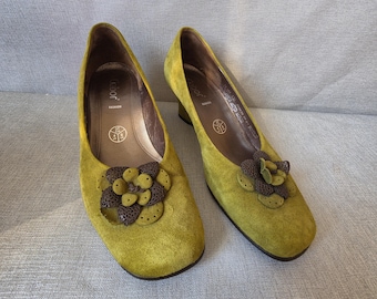 Vintage Gabor Olive Green Suede Wedge Pumps with Flower Detail, Retro 90s Low Wedge Heels, Earthy Boho Suede Shoes, Size EU 37