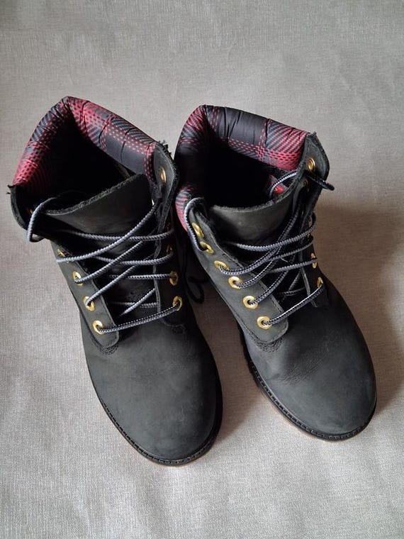 Timberland, Vintage Timberland 6 Inch Black Nubuck Boots, Lace Up Work Boots with Padded Collar, Classic Waterproof Ankle Boots, EU 35 / US 4.5