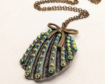 Vintage Pendant Necklace Bronze Shell Keepsake  Rhinestone Bronze Green Gold Ocean VividColors