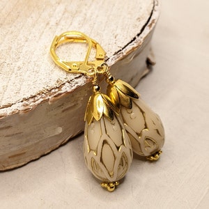 Earrings, Vintage, Nostalisch, Flower, Gold, Beige, Antique, Oktoberfest, Prom, Romantic, Bridesmaids, VividColors