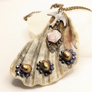 Vintage Pendant Necklace Bronze Shell Flower Rose Bird Seagull Keepsake  Rhinestone Bronze VividColors