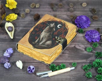 Embossed Wolf Leather Journal: Handmade Vintage Writing Notebook (7x5 inche