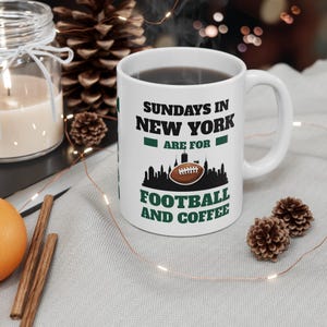 Niedzielny futbol Kolory New York Jets, Nowy Jork Skyline, Biały kubek, Spersonalizowany prezent dla fana sportu, 11-uncjowy kubek, Naczynia do napojów Game Day, Piłka nożna