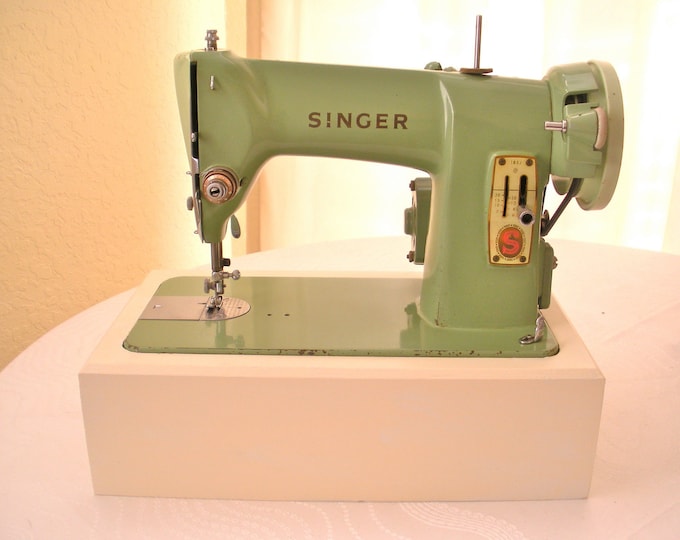 SALE / Vintage Green Singer Sewing Machine Etsy