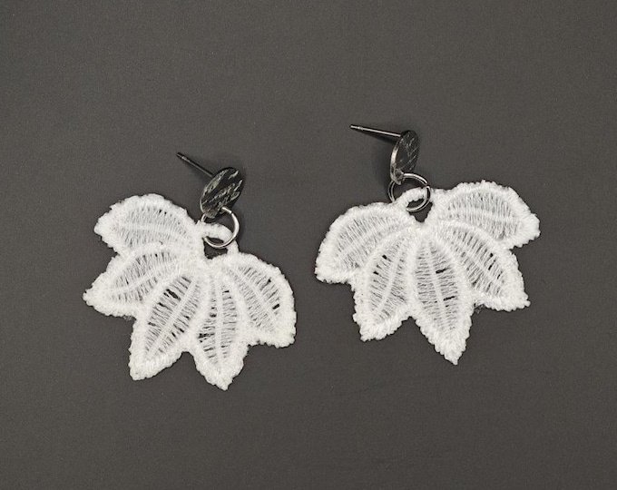 Ultra-light earrings in upcycled lace - stainless steel fasteners - adaptable to clips