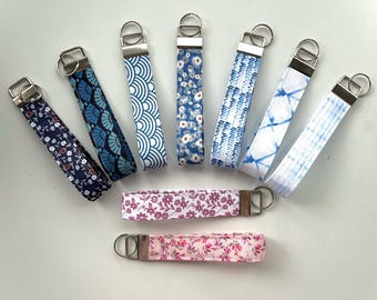 Porte-clés en tissu fait main avec bracelet