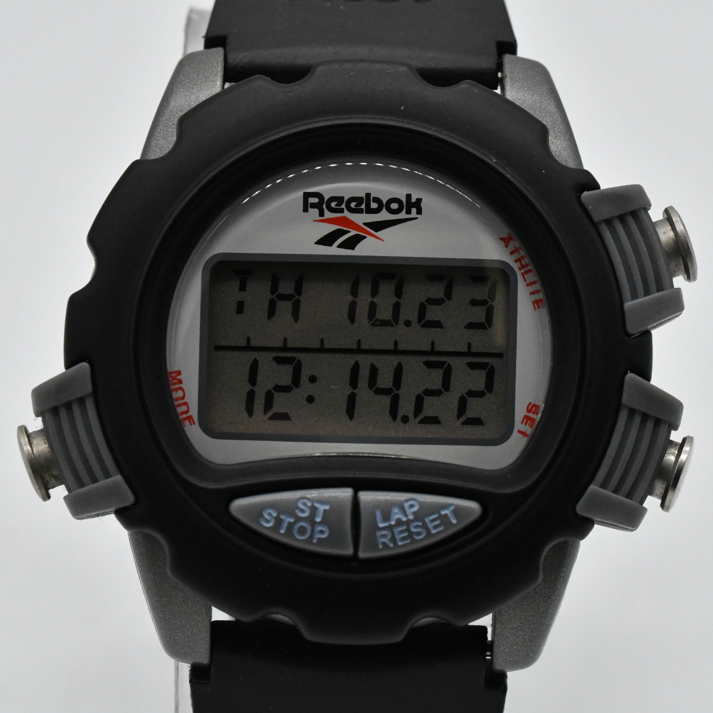 Reebok Unisex Wristwatch White/Black Rubber Strap Analog Quartz Wrist Watch Amazon.com: Men Women Casual Simple Black White Leather  main image 3