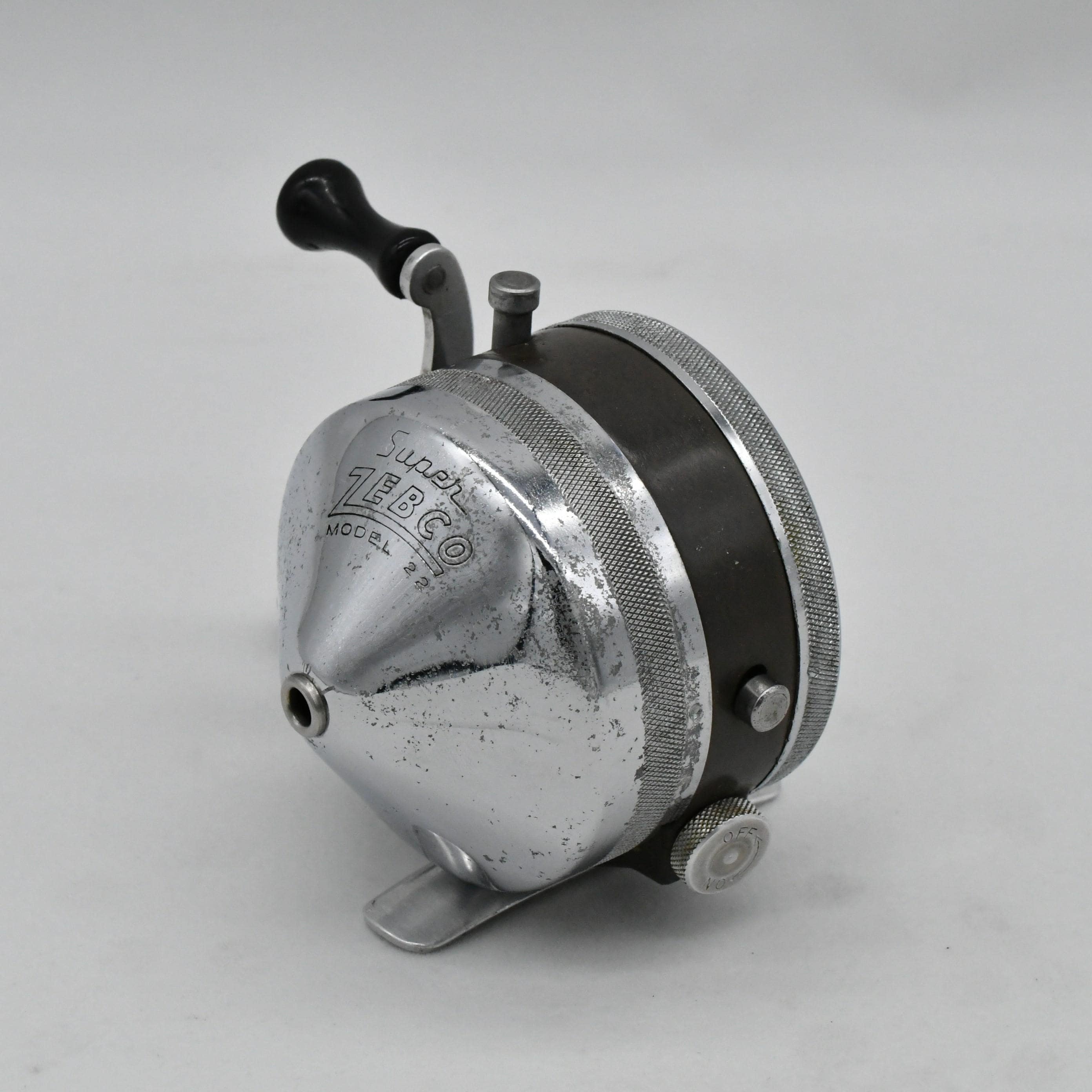 Tiny Reel 彫金 Engraving Custom Fishing reels designed to perform, and built to last.