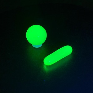 2 pièces en verre terp marbré pilules perlées en verre d'uranium réactif aux UV ION