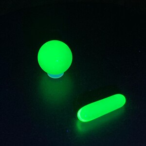 2 pièces en verre terp marbré pilules perlées en verre d'uranium réactif aux UV ION