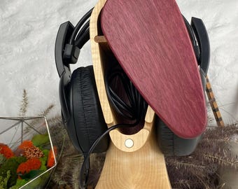 Functionele houten hoofdtelefoonstandaard: accenten van purperhart-hout en een verborgen opbergvak.