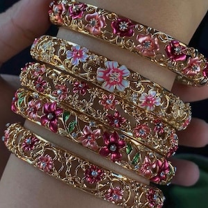 22K Gold Plated Stainless Steel Flower Bracelet – Dainty Floral Jewelry, Minimalist Gold Bracelet for Women, Elegant Gift