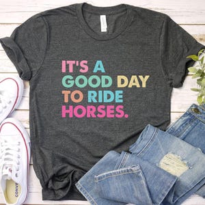 Es un buen día para montar a caballo, camiseta de equitación, camiseta para amantes de los caballos, camiseta de vaquera, regalo para amantes de los caballos, regalo para amantes de los animales, camiseta campestre