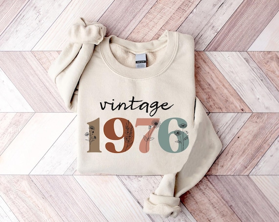 50th Wildflower Shirt, Personalized Vintage 1976 Sweatshirt, 50th Birthday Gift, 50th Birthday Women, 50th Birthday Friend,1976 Birthday Tee