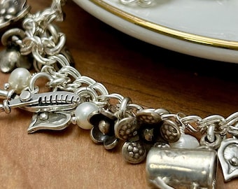Pulseira de Prata de Lei com Pingente de Jardim: Flores, Pérolas, Regador B34