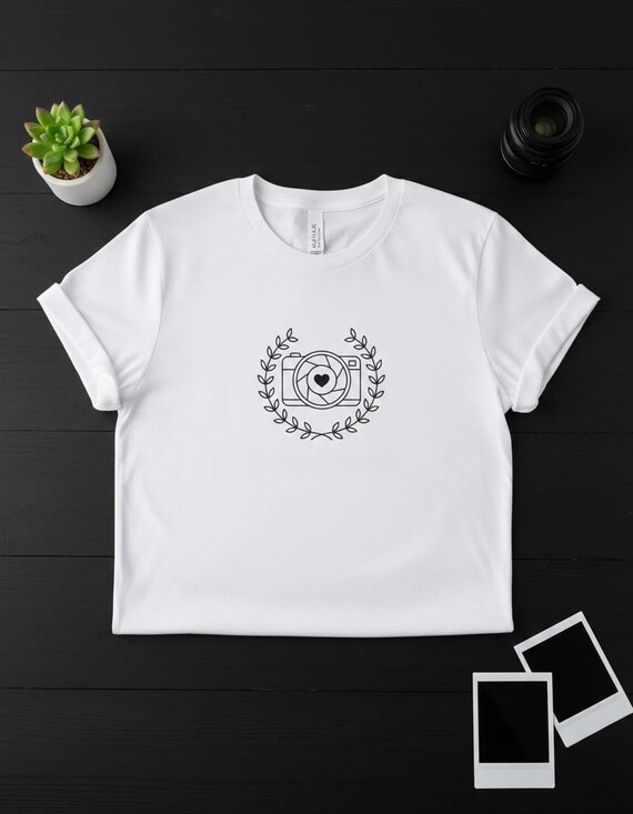 Photographer Heart Logo, Camera Laurel Wreath Design (Digital Download PNG)