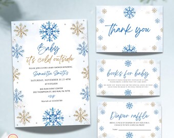 Może przedstawiać: Zestaw papeterii na baby shower z motywem zimowym. Zaproszenie zawiera niebieskie i złote płatki śniegu oraz napis "Baby it's cold outside". Wkładki obejmują kartę z podziękowaniami, prośbę o książkę i kartę loterii pieluch.