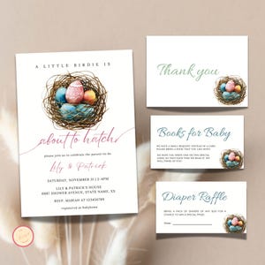 Könnte beinhalten: Eine Babyparty-Einladung mit einer Aquarell-Illustration eines Vogelnests mit Eiern. Der Text lautet "A little birdie is about to hatch" und enthält die Namen "Lily & Patrick".