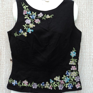 Vintage women&#39;s sleeveless black top embroidered wild flowers side zipper Dressbarn brand size 8