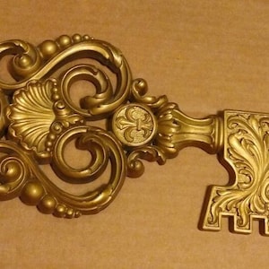 Vintage Syroco golden Resin key wall hanging Royal Regency