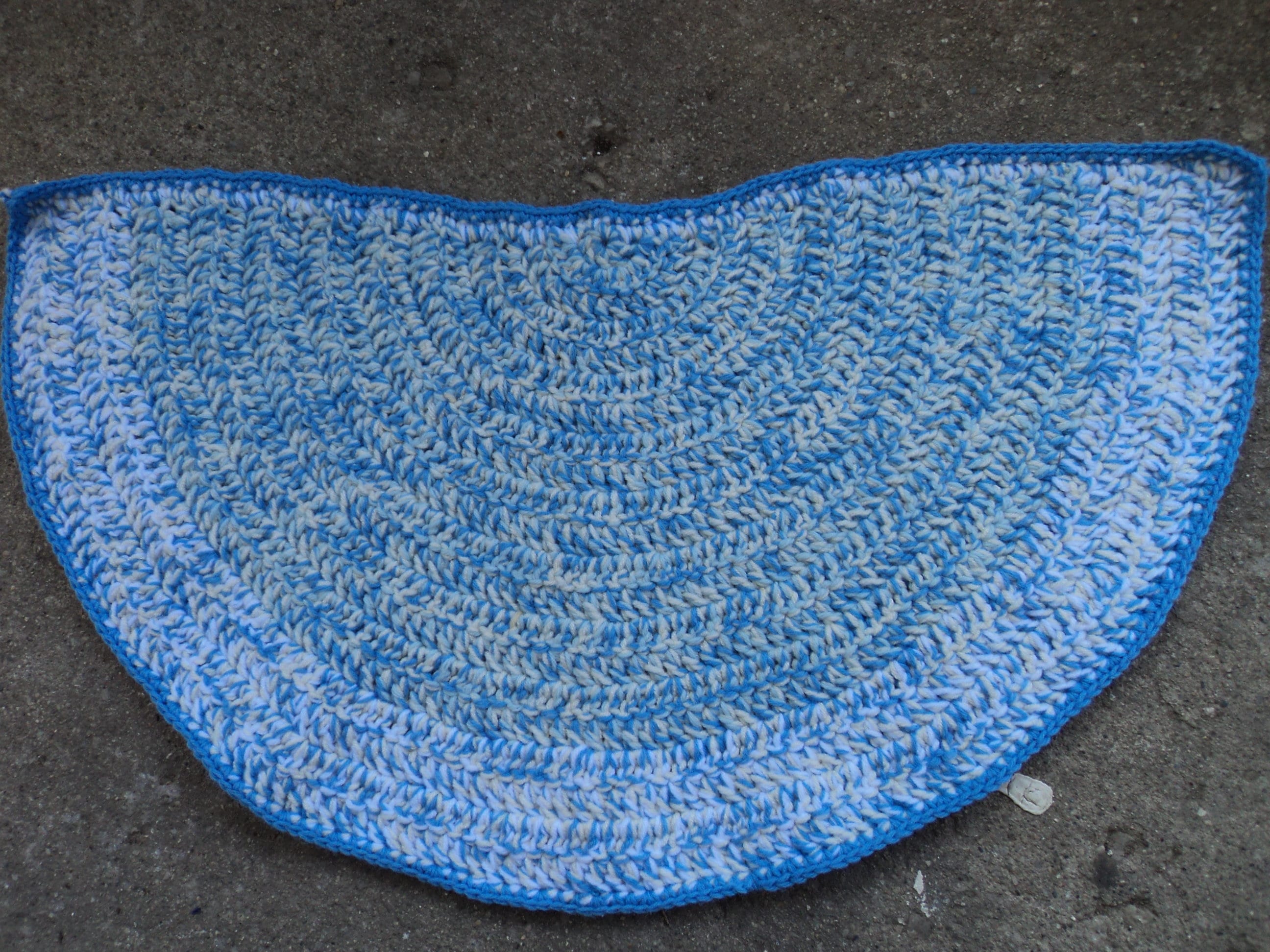 23 Crochet Bath Rug Patterns for Bathroom Floors, Entryways, and Cozy Home Decor 17 Half Circle Rug Crochet Pattern