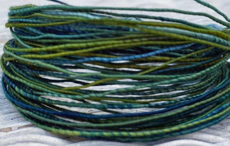 Wool fiber wire deep green and deep blue merino wool image 3
