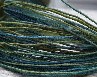 Wool fiber wire deep green and deep blue merino wool