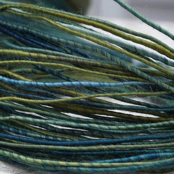 Wool fiber wire deep green and deep blue merino wool