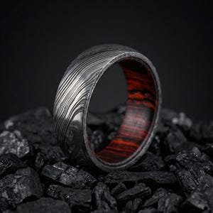 Regalo único para el Día del Padre, Anillo Vikingo, Anillo de Damasco, Anillo Nórdico, Anillo de Promesa, Regalo para Papá, Anillo único para mujer, Regalo único, Anillo de madera roja