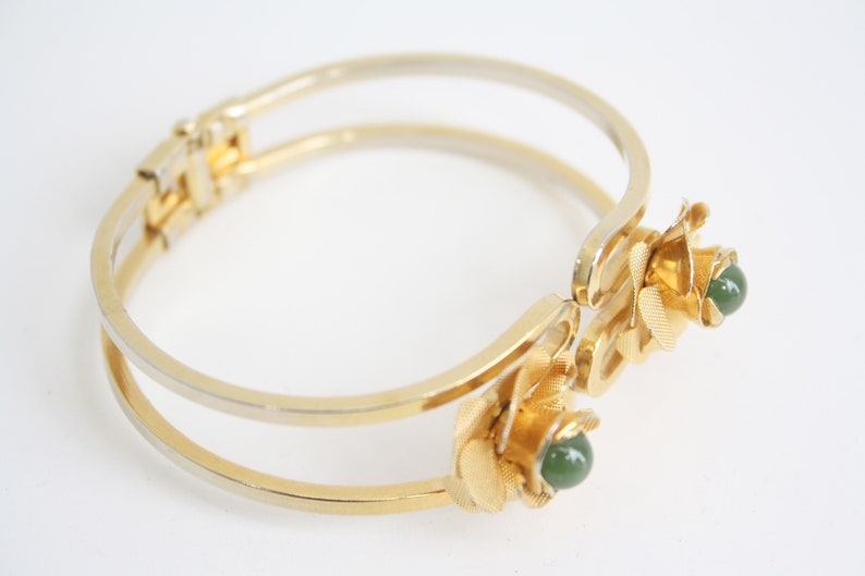 Vintage Gold Tone and Green Jewel Retro Clasp Bracelet