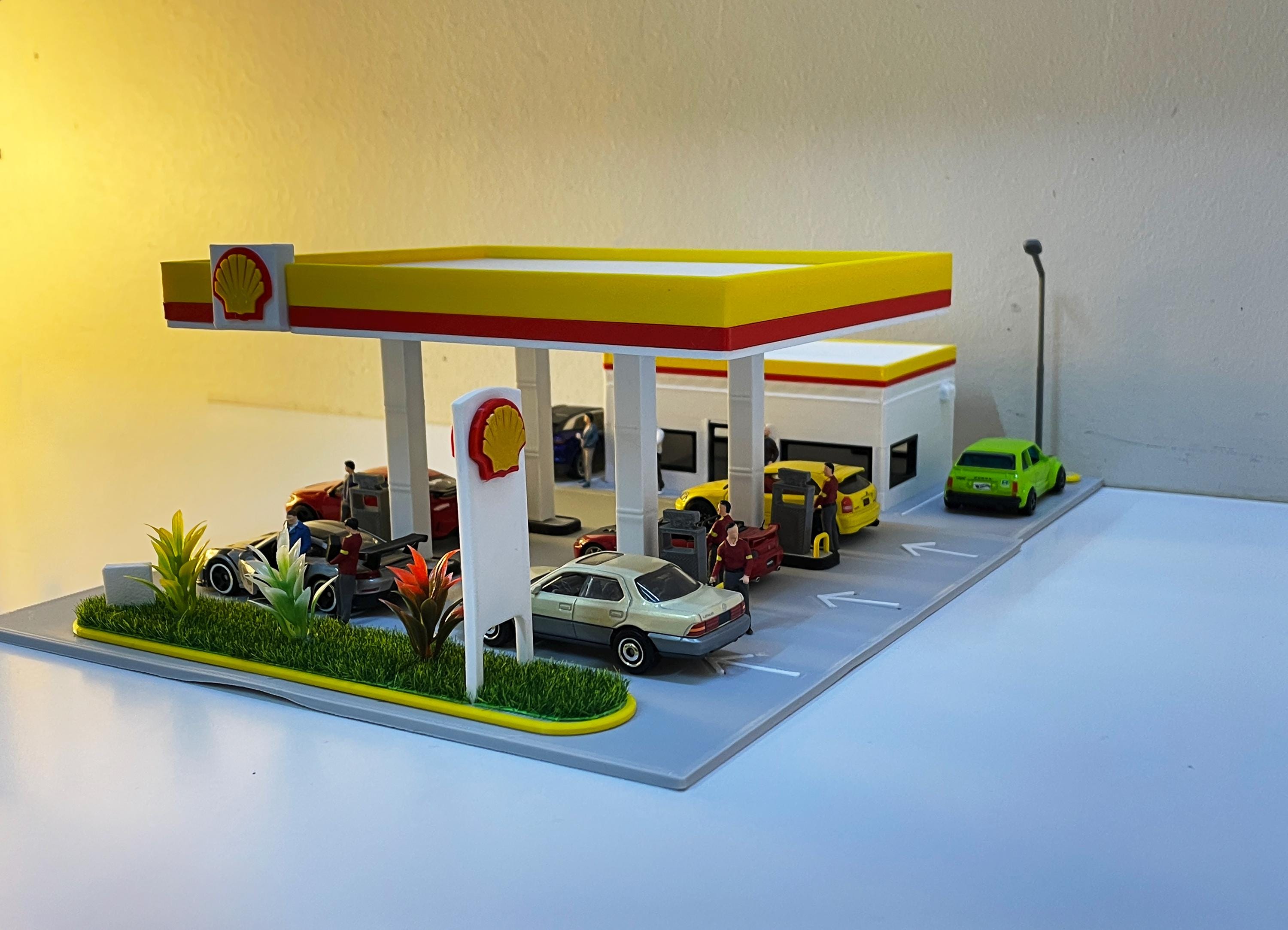 1/64 Shell Gus Station Diorama and Figures - Hotwheels, Mini GT - Etsy