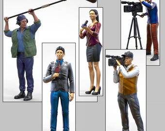 Conjunto de figuras de fotógrafo e repórter de câmera em escala 1/18
