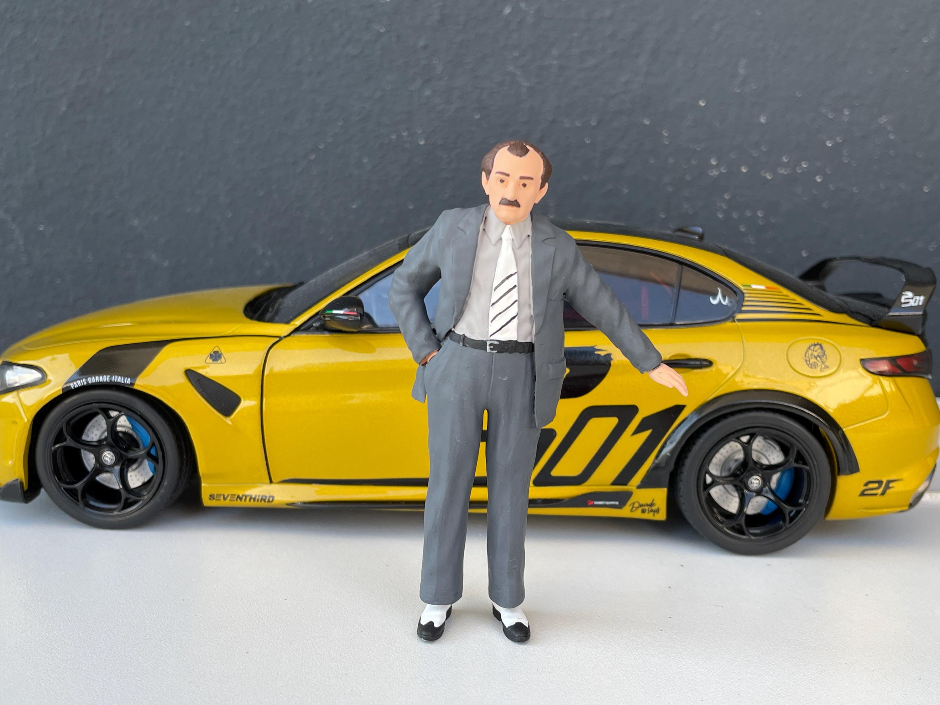 NOREV 1/18 FIGURINE FERDINAND PORSCHE VROOM NON PEINT