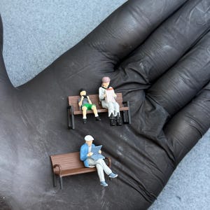 People Sitting on the Bench Figure 1/64 Scale for Diecast Diorama